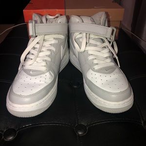 NIKE Air Force 1’s Mid.